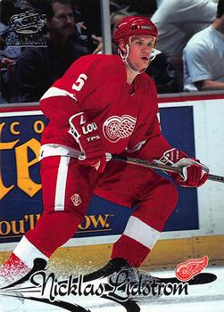 1997-98 Pacific Paramount - Silver #67 Nicklas Lidstrom Front