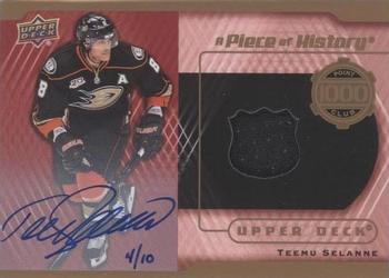2015-16 Upper Deck - A Piece of History 1,000 Point Club Jersey Autograph #PC-TS Teemu Selanne Front