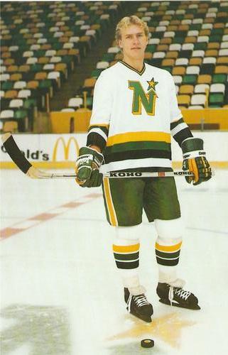 1982-83 Minnesota North Stars Postcards #NNO Willi Plett Front