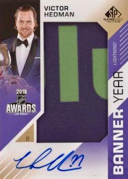 2018-19 SP Game Used - Banner Year Jumbo Relic Auto 2018 NHL Awards #BAW-VH Victor Hedman Front