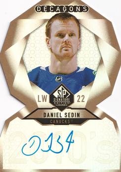 2020-21 SP Signature Edition Legends - Decagons Gold Autographs #DC-99 Daniel Sedin Front