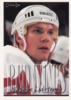 1995-96 Topps - O-Pee-Chee #107 Nicklas Lidstrom Front