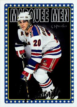 1995-96 Topps - O-Pee-Chee #379 Luc Robitaille Front
