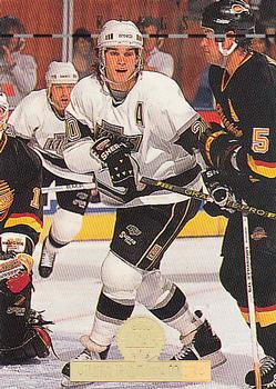1994-95 Leaf #20 Luc Robitaille Front