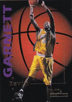 1995 Signature Rookies Fame and Fortune #16 Kevin Garnett Front