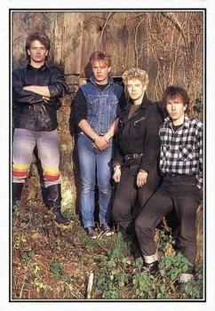 1985 Panini Smash Hits #122 U2 Front