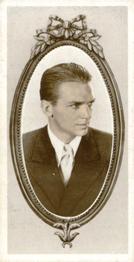 1934 Godfrey Phillips Stars of the Screen #12 Douglas Fairbanks Jr. Front