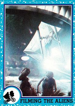 1982 Topps E.T. The Extraterrestrial #84 Filming the Aliens Front
