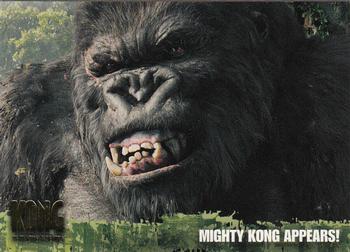 2005 Topps King Kong #33 Mighty Kong Appears! Front