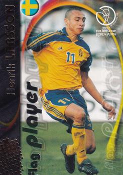 2002 Panini World Cup Japanese Edition - Flag Players #F17 Henrik Larsson Front