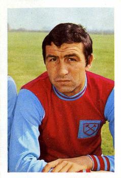 1967-68 FKS Publishers Wonderful World of Soccer Stars #NNO Peter Brabrook Front
