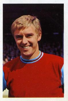 1968-69 FKS Publishers Wonderful World of Soccer Stars #314 John Sissons Front