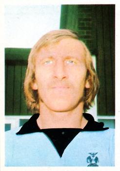 1975-76 FKS Soccer Stars #67 Tom Hutchison Front