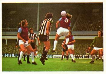 1976-77 FKS Soccer Stars #4 West Ham United v. Newcastle United Front