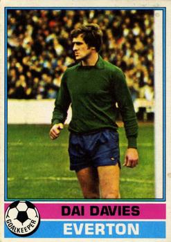 1977-78 Topps Footballer English (Red Backs) #216 Dai Davies Front