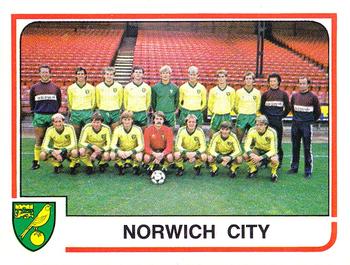 1983-84 Panini Football 84 (UK) #167 Team Photo Front