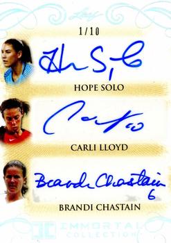 2018 Leaf Soccer Immortal Collection - Triple Autographs #TA-06 Hope Solo / Carli Lloyd / Brandi Chastain Front