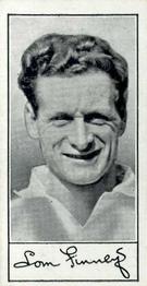 1956 Barratt & Co. Famous Footballers (A4) #33 Tom Finney Front