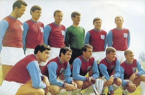 1965-66 D.C. Thomson The Hornet Top Cup Teams #NNO West Ham United Front